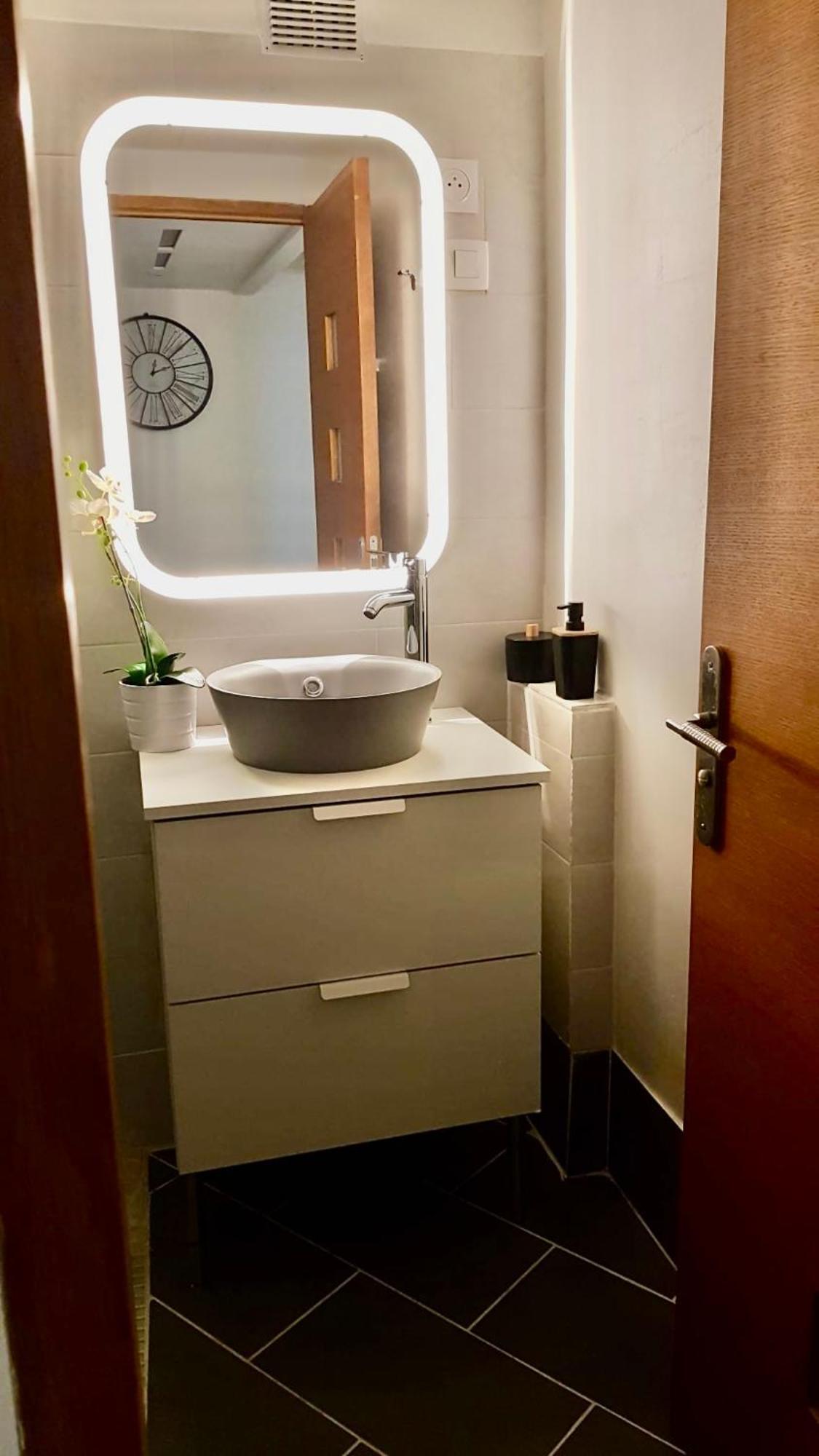 Spacious Town House With Balcony มงตาญัค ภายนอก รูปภาพ