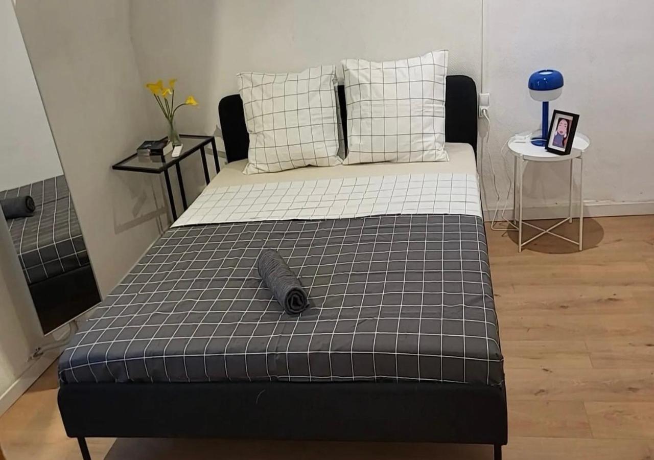 Spacious Town House With Balcony มงตาญัค ภายนอก รูปภาพ