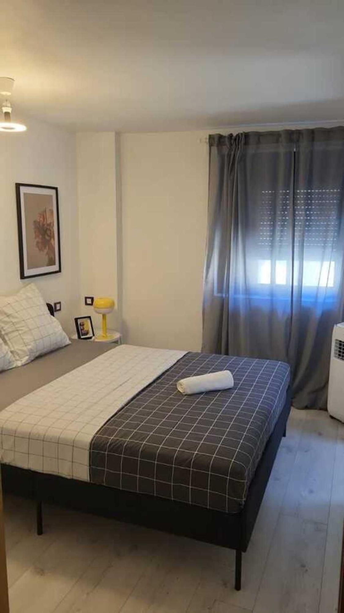 Spacious Town House With Balcony มงตาญัค ภายนอก รูปภาพ