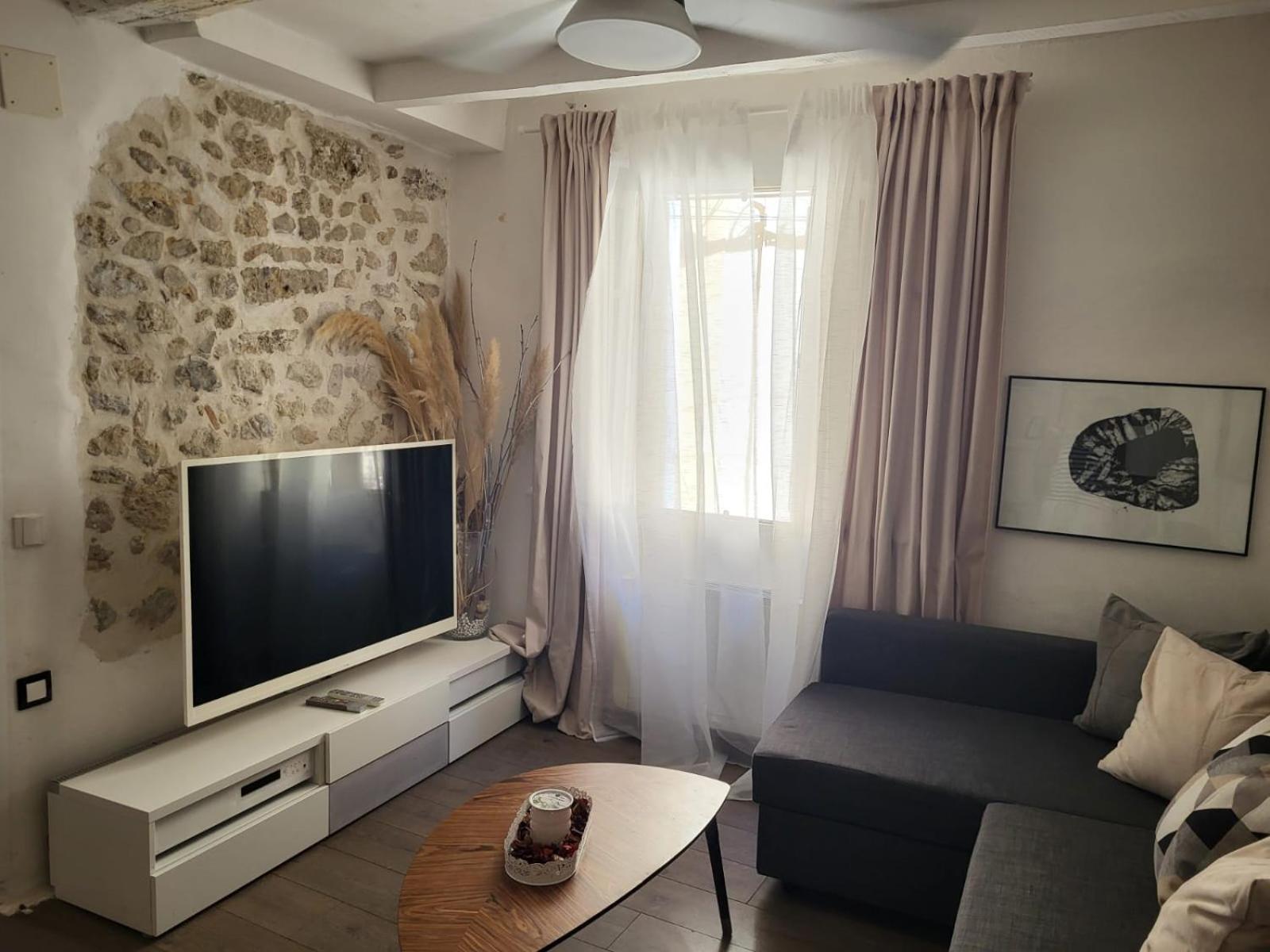 Spacious Town House With Balcony มงตาญัค ภายนอก รูปภาพ
